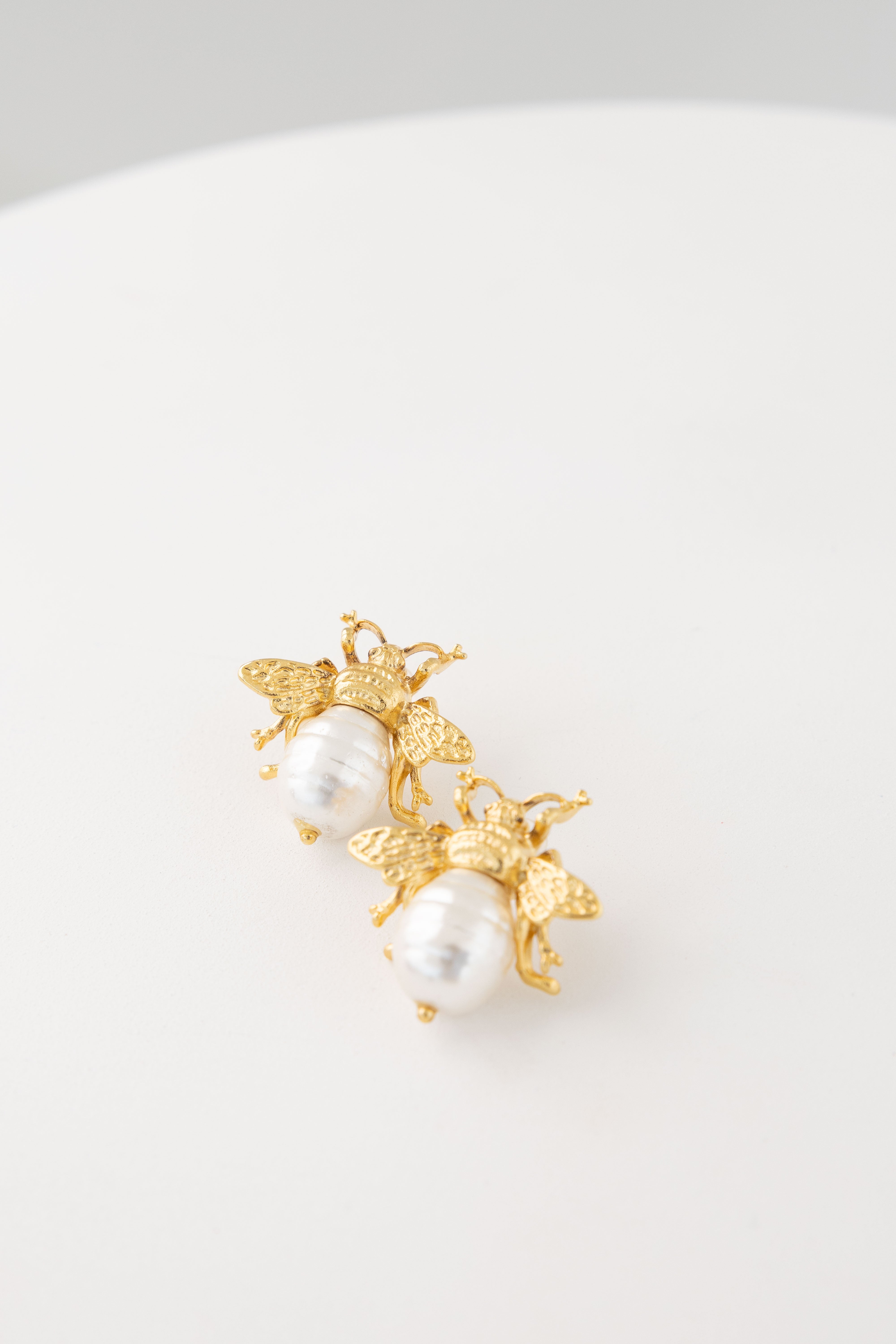 Aretes Abeja Perla Blanca