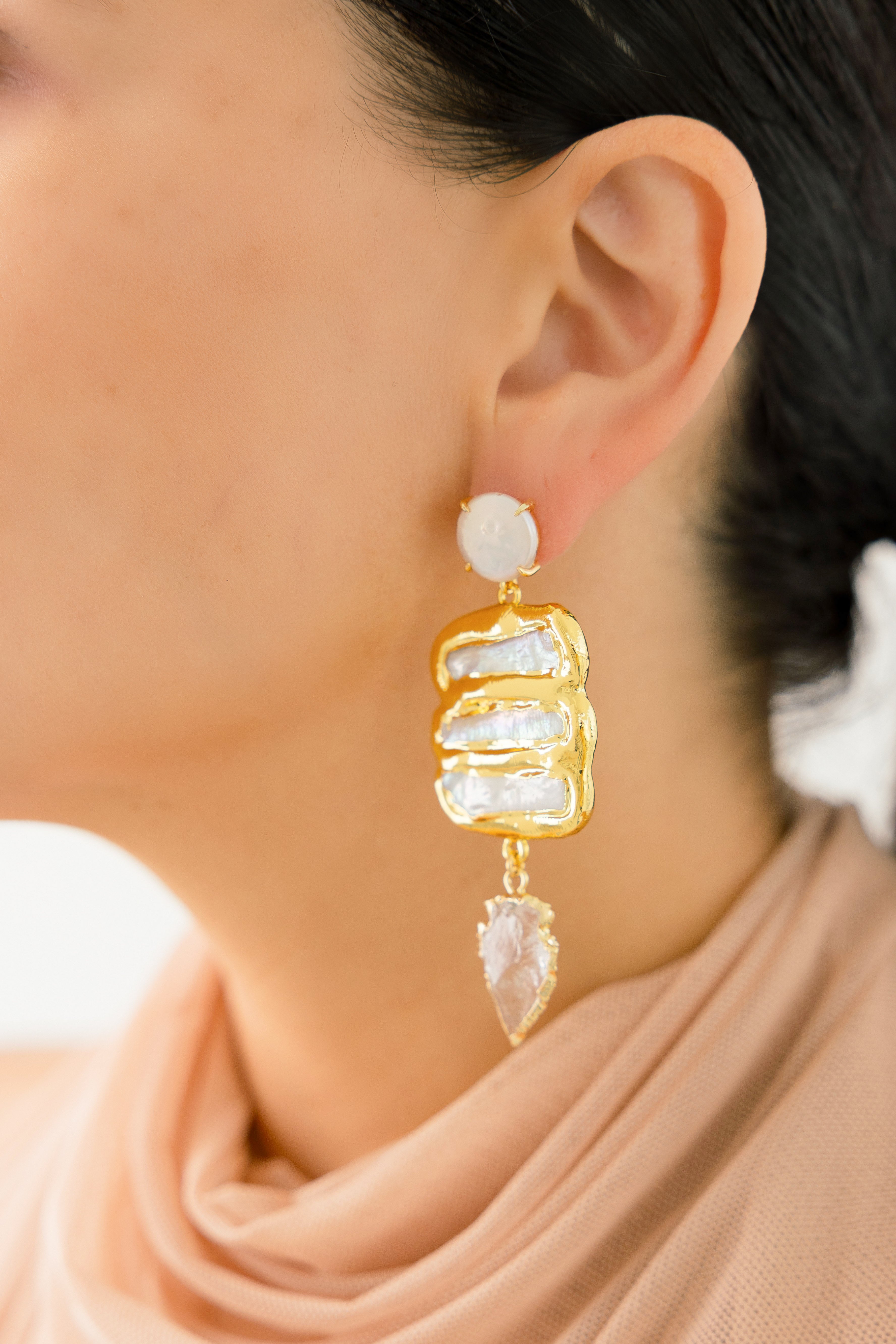 Aretes “Perla Flecha Sagrada”