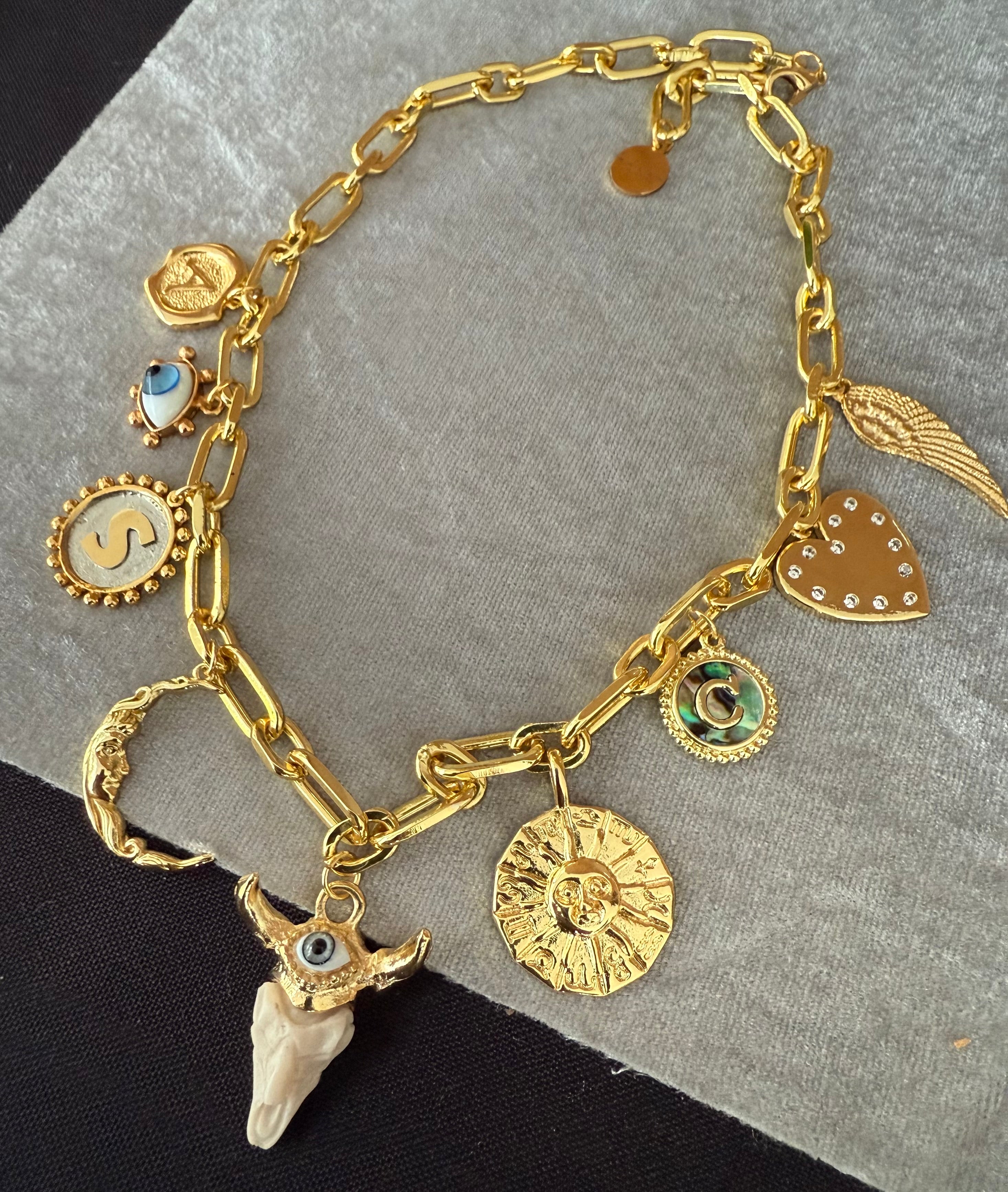 Collar Conny