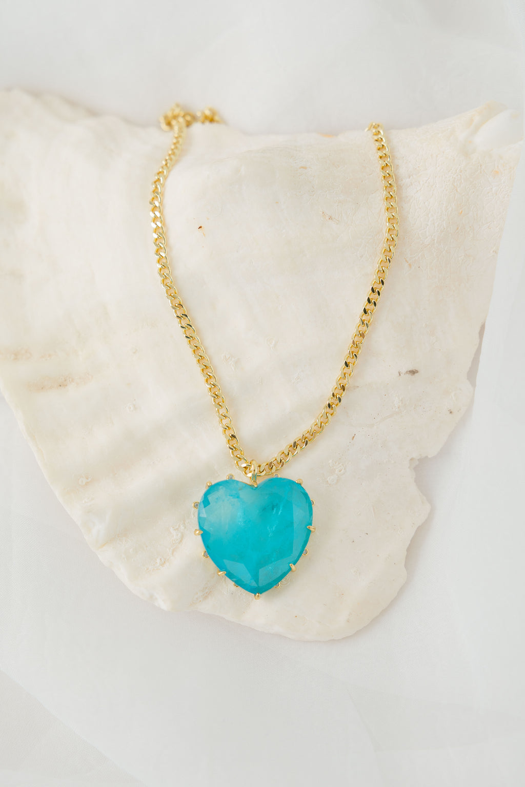 Collar “Corazón Aqua”