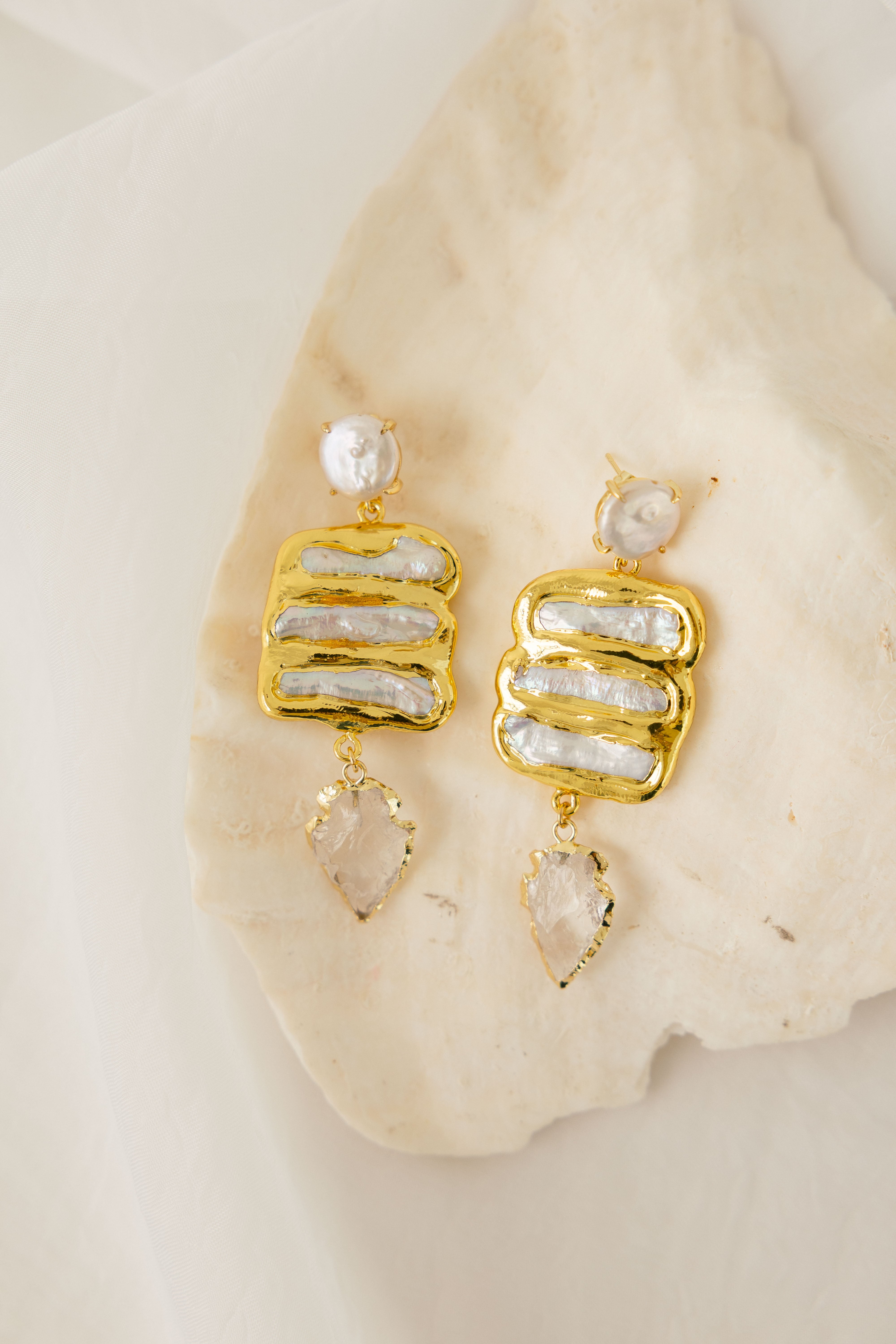 Aretes “Perla Flecha Sagrada”