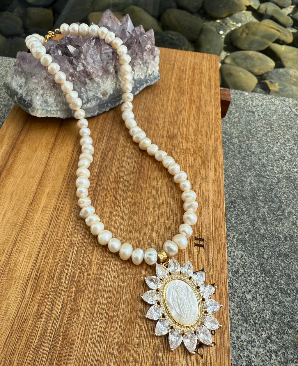 Collar Virgen Nácar