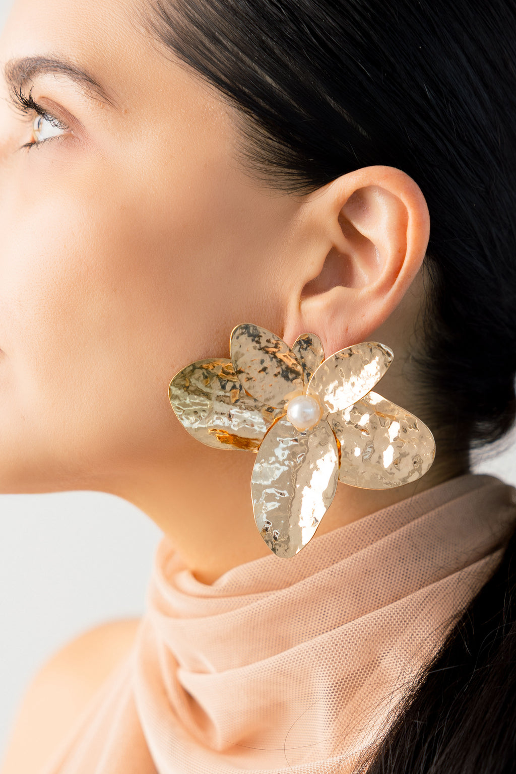 Aretes “Flor Dorada Perla”