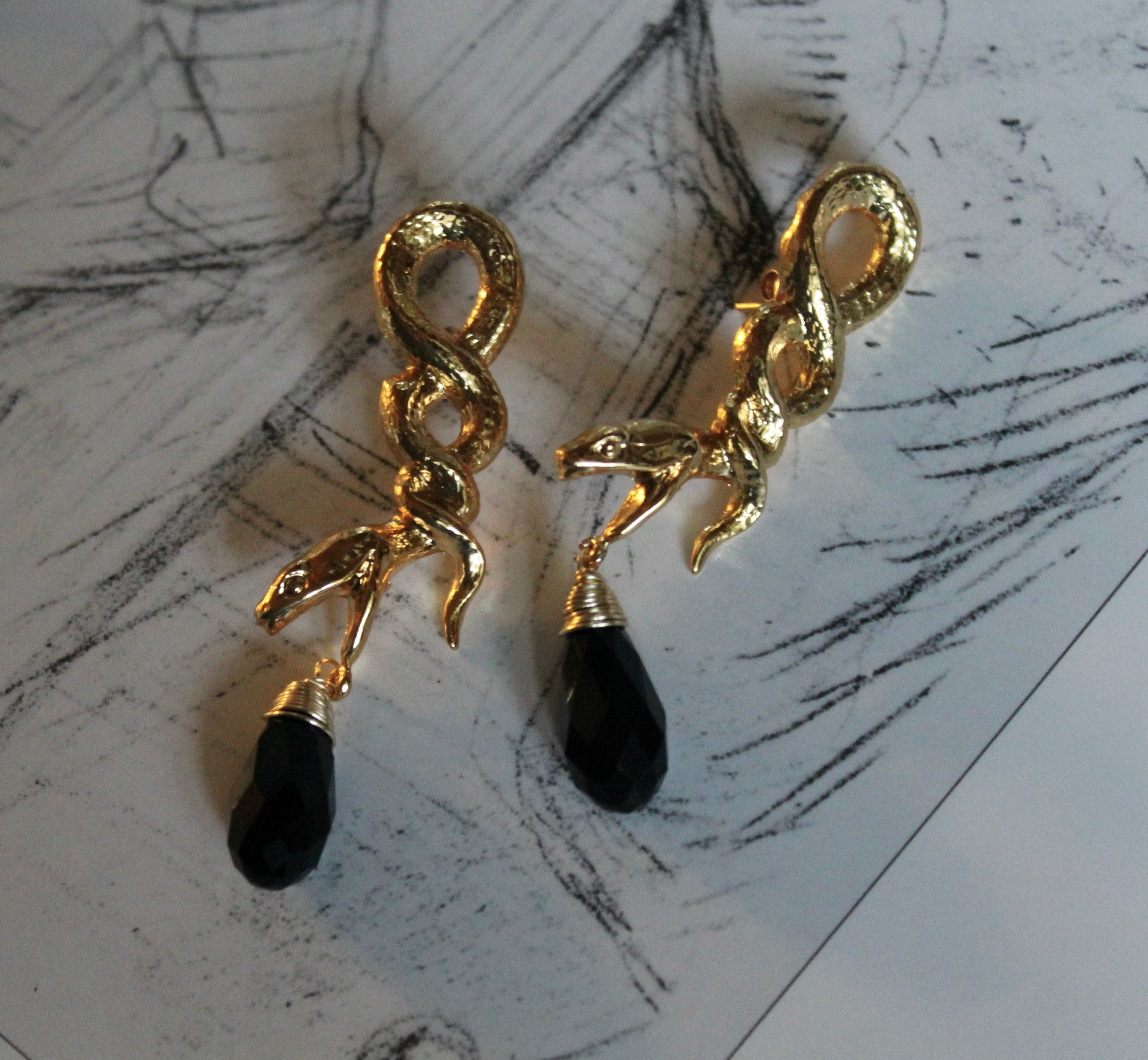 Aretes Serpiente Black Cristal